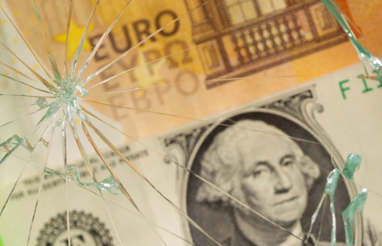 Euro climbs to TL 38.13, dollar at TL 34.00, taking forex frenzy notch up