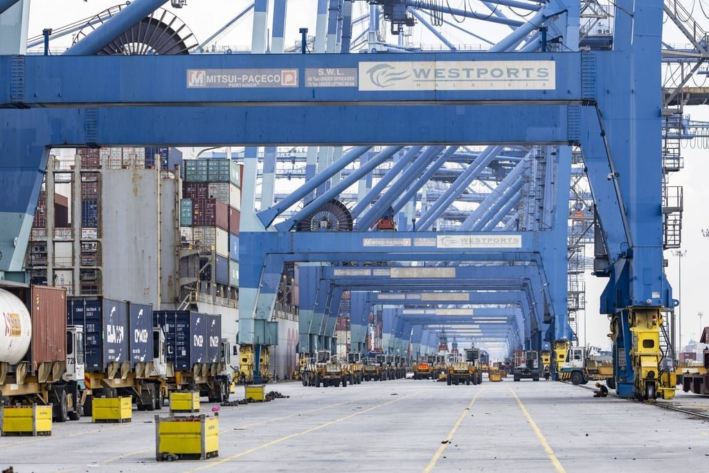 Gantry cranes at Port Klang, Malaysia’s Selangor state. Slumping exports have weighed on Malaysia’s economic growth. Photo: Bloomberg