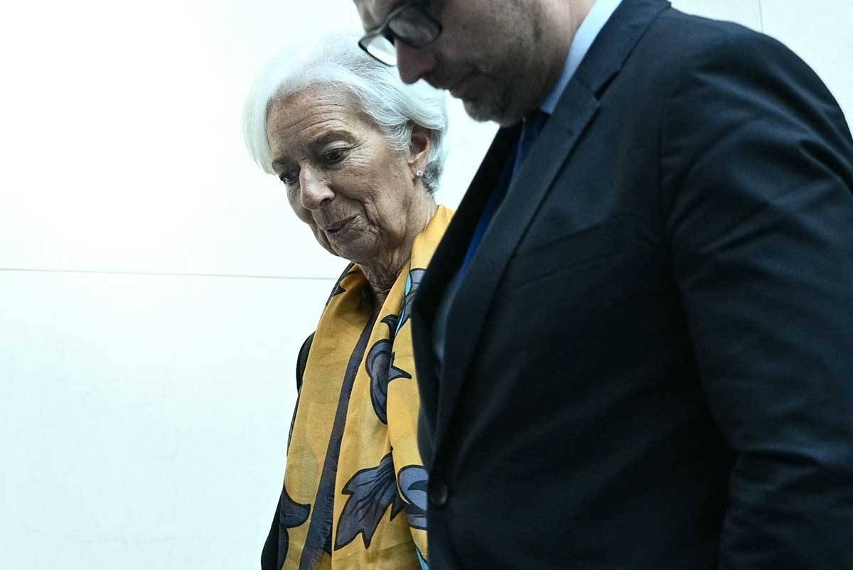 CAUTIOUS  European Central Bank (ECB) President Christine Lagarde walks inside IMF headquarters during the IMF-World Bank annual Fall meetings in Washington, D.C., on Oct. 24, 2024. Lagarde said the ECB should be ‘attentive and careful’ in the face of emerging currencies like China’s yuan. AFP PHOTO